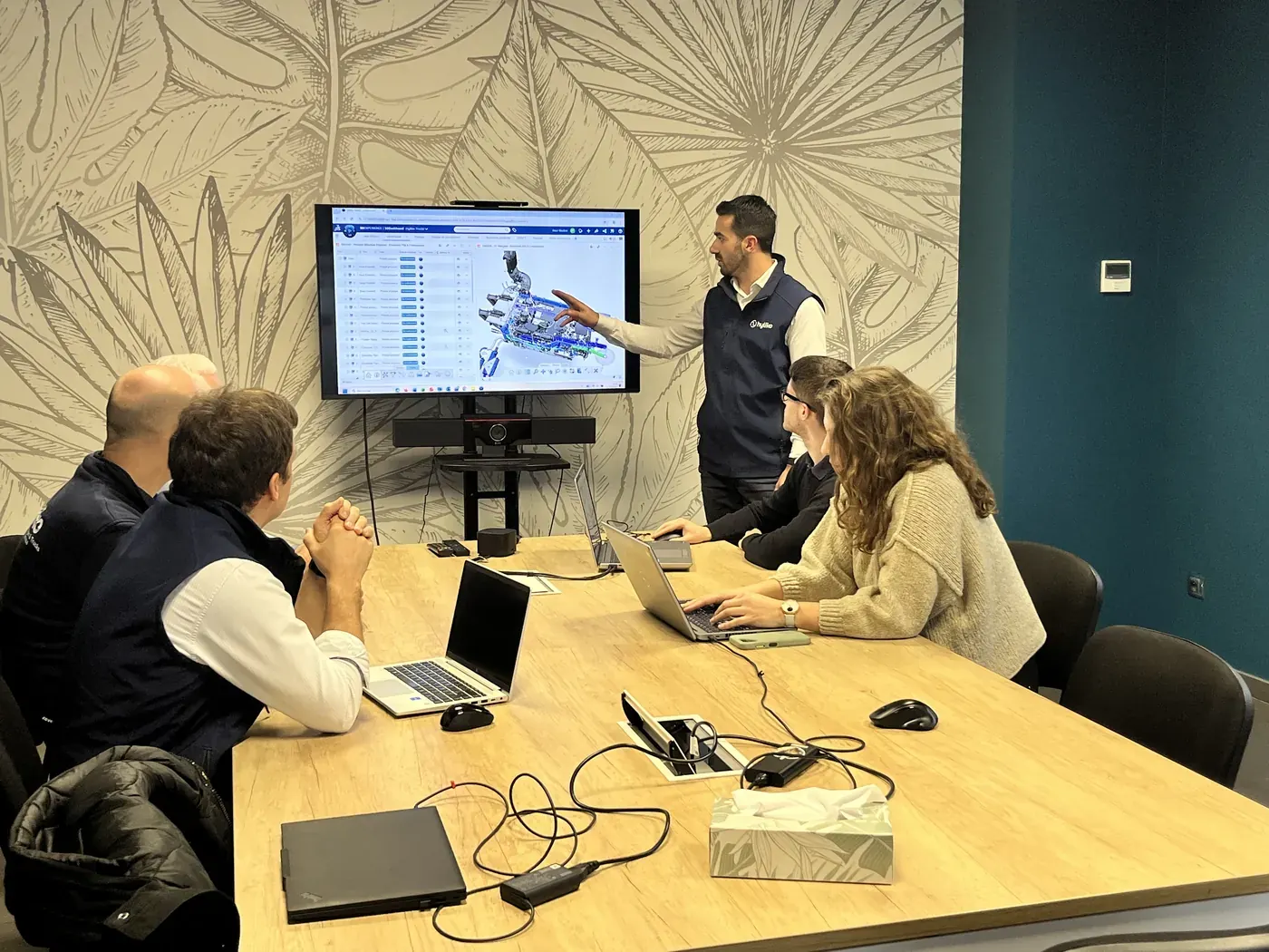 Technician responsible for modeling complex parts on CATIA